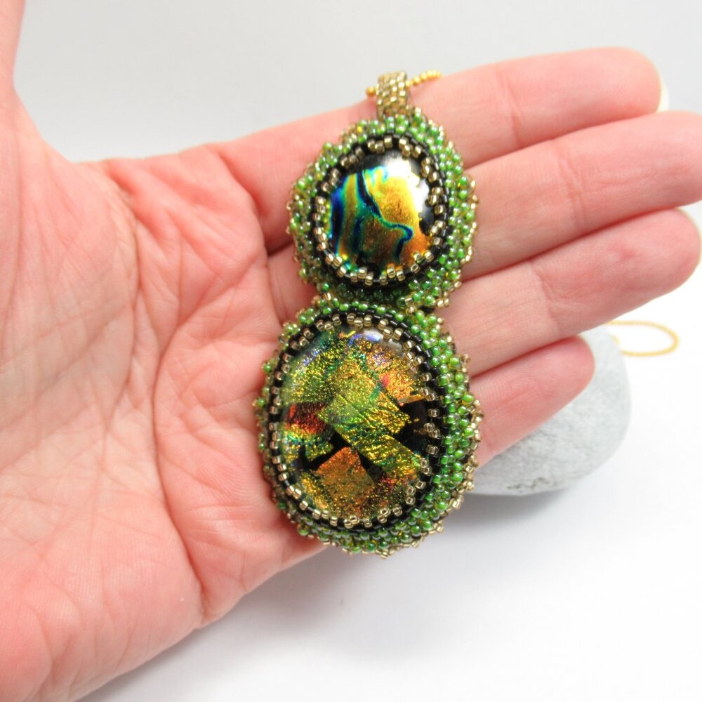 Hand embroidered pendant - Picture 8 of 12